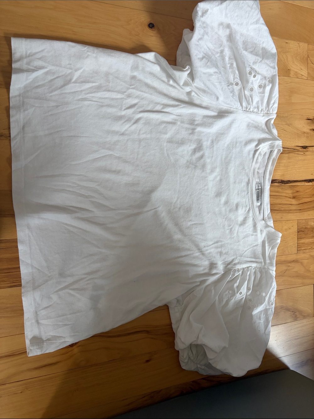 Women’s White Puff-Sleeve Short Sleeve Tee